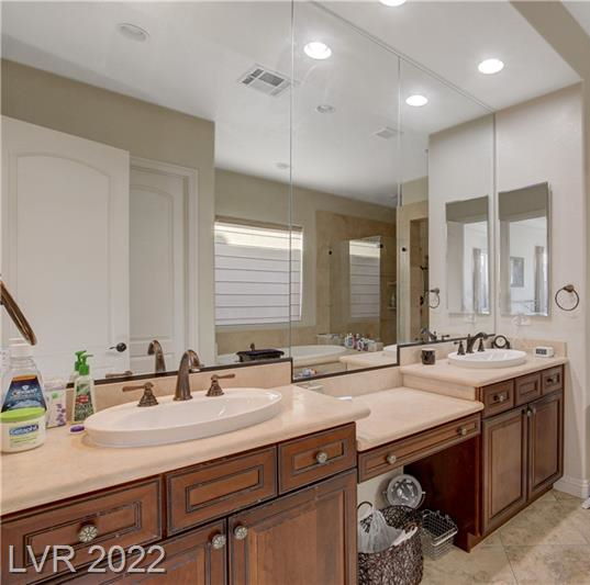 Master bath in home for sale in Provence Country Club in Madeira Canyon, Henderson NV
