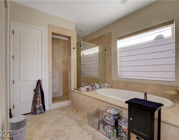 Master bath in home for sale in Provence Country Club in Madeira Canyon, Henderson NV
